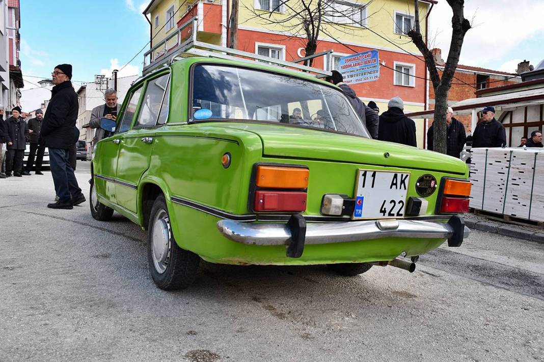 Ölen adamın cenazesini o arabanın üzerine koyup gezdirdiler! Meğer vasiyeti böyleymiş, yıllarca gözü gibi bakmış 9